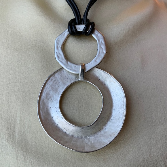 Necklace with a silver coloured pendant - Picture 3 of 4